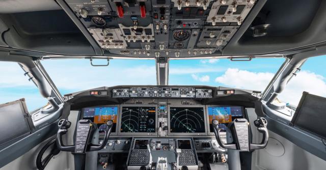 Boeing-737-MAX-Cockpit.jpg